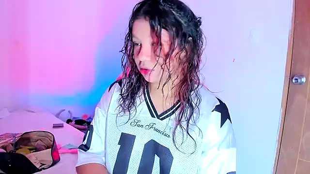 Emily Coper18 online show from March 30, 2026, 1:45 pm