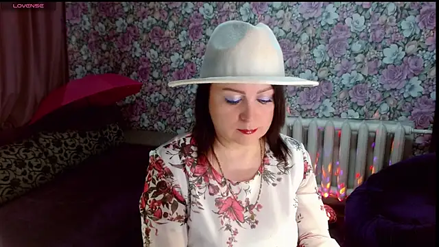 Julia-ru online show from May 15, 2026, 9:13 pm