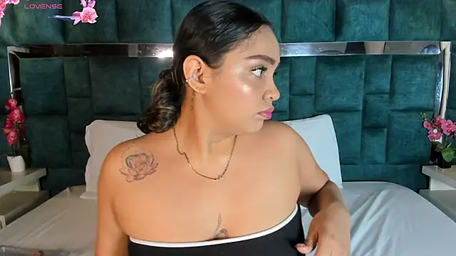 Abril Gomez06 online show from April 17, 2026, 7:49 pm