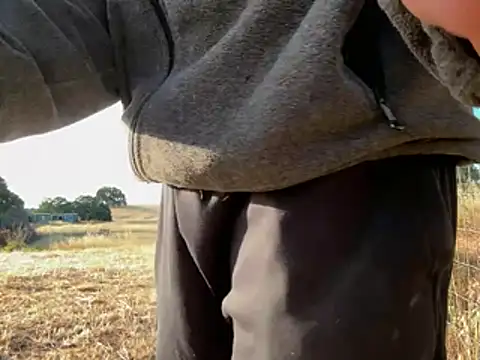 Wayneonmee23 online show from April 13, 2026, 2:32 pm