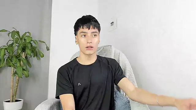 sebas rose online show from October 21, 2025, 4:28 pm