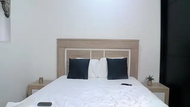 AylinRoss online show from February 26, 2025, 8:39 am