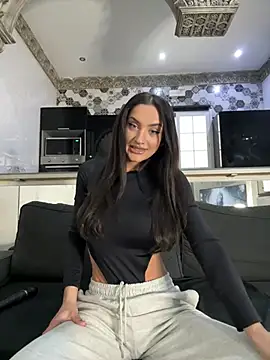 AylinRoss online show from February 19, 2025, 4:22 pm