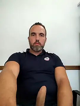 leon3875 online show from February 3, 2026, 3:28 pm