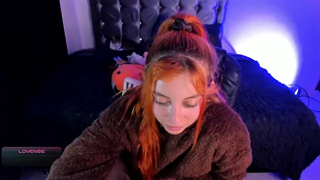 Violetaarey online show from February 18, 2026, 4:43 am