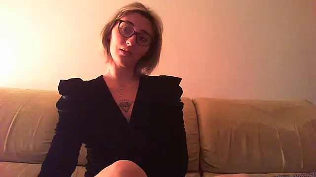 Snapshot of sexy_blondie92 chatting on January 17, 2025, 10:23 pm sexy blondie92 online show from January 17, 2025, 10:23 pm