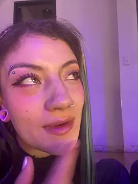 Snapshot of Broklinwhite_ chatting on May 29, 2026, 1:39 pm Broklinwhite online show from May 29, 2026, 1:39 pm