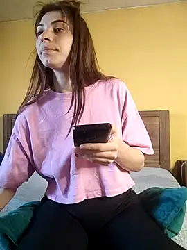 AntoniaHottie online show from April 4, 2026, 9:27 am