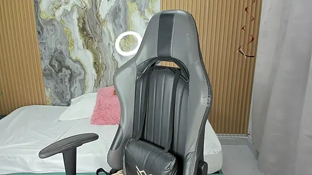 Lili 16 online show from November 15, 2025, 11:03 am