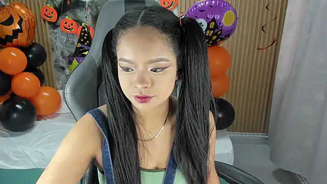 Lili 16 online show from October 20, 2025, 11:11 am