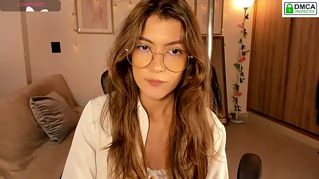 Lilabril online show from December 5, 2025, 2:37 pm