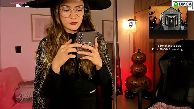 Lilabril online show from October 10, 2025, 2:51 pm