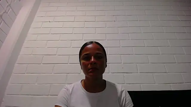 Snapshot of GiveLove1 chatting on March 4, 2025, 2:27 am GiveLove1 online show from March 4, 2025, 2:27 am