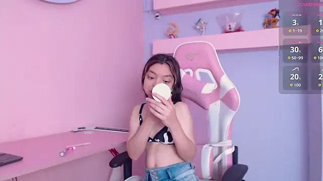 CharlotteMuller online show from October 2, 2025, 8:12 pm