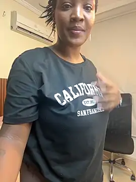 chanel brunette online show from October 10, 2025, 7:36 pm