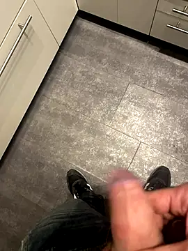 Edosxxl online show from November 6, 2025, 12:36 am