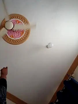 queennapal online show from March 14, 2026, 7:03 am