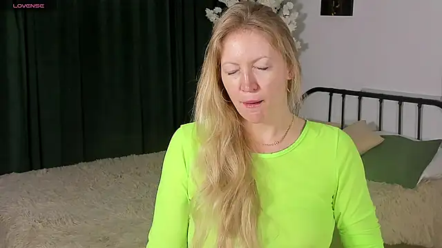 Snapshot of sugamomy chatting on October 22, 2025, 12:10 am sugamomy online show from October 22, 2025, 12:10 am