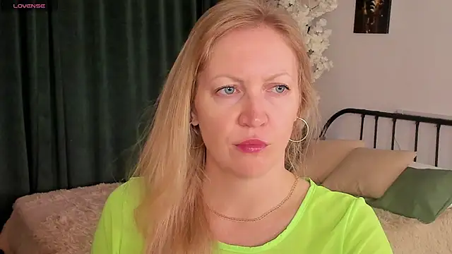 Snapshot of sugamomy chatting on October 15, 2025, 12:20 am sugamomy online show from October 15, 2025, 12:20 am