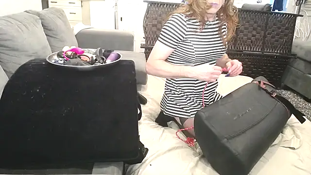 Snapshot of AssmannCD chatting on February 22, 2025, 10:52 pm AssmannCD online show from February 22, 2025, 10:52 pm