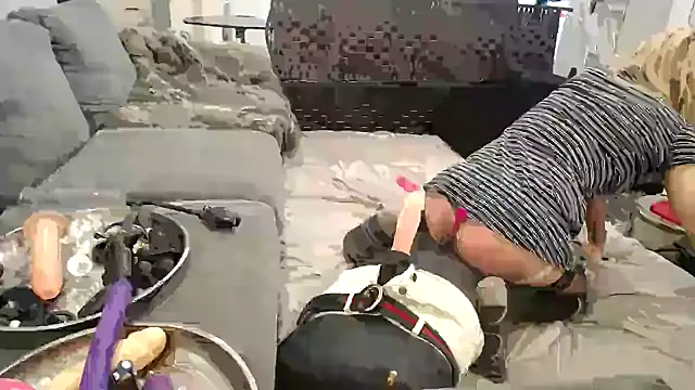 Snapshot of AssmannCD chatting on January 14, 2025, 1:28 pm AssmannCD online show from January 14, 2025, 1:28 pm