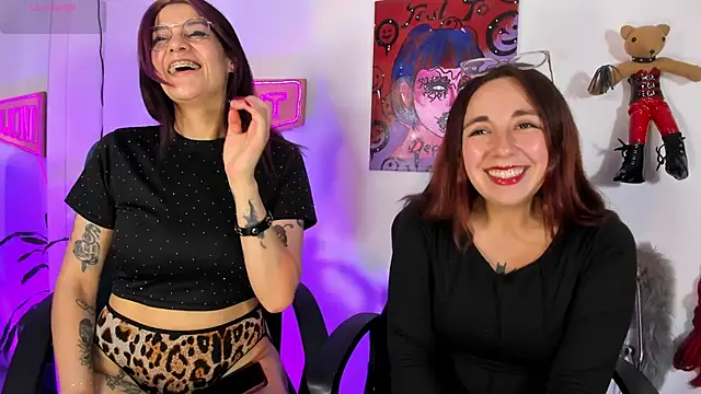 Snapshot of Violet-Queen chatting on February 5, 2026, 9:32 pm Violet-Queen online show from February 5, 2026, 9:32 pm