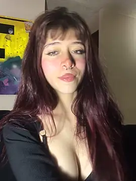 SuzzyyM online show from December 19, 2025, 10:34 pm