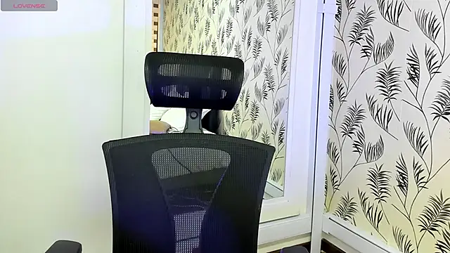 SuzzyyM online show from March 19, 2026, 10:10 pm