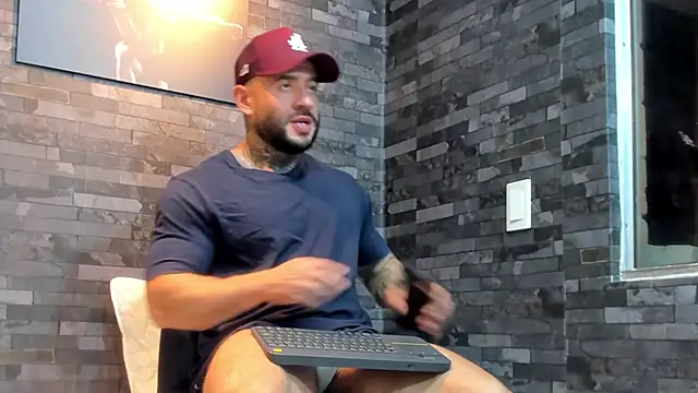 BruceDallas online show from February 20, 2026, 1:24 am