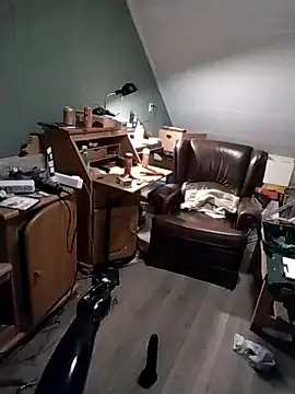 Knuffelstaaf123 online show from November 17, 2025, 1:09 am