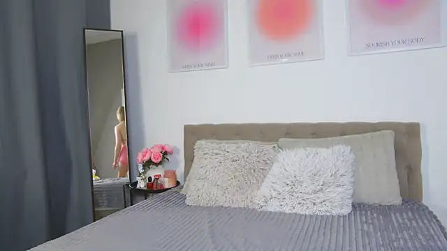 VioletiSwone online show from March 27, 2026, 5:27 am