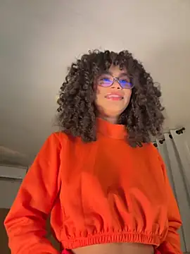 Lianh Benett online show from November 3, 2025, 2:39 am