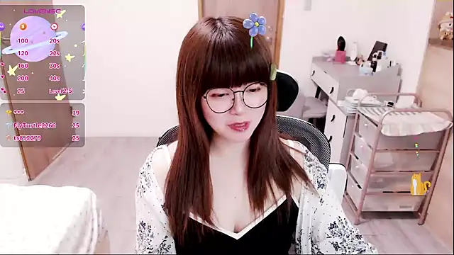 Snapshot of a0513 chatting on February 22, 2026, 3:35 pm a0513 online show from February 22, 2026, 3:35 pm