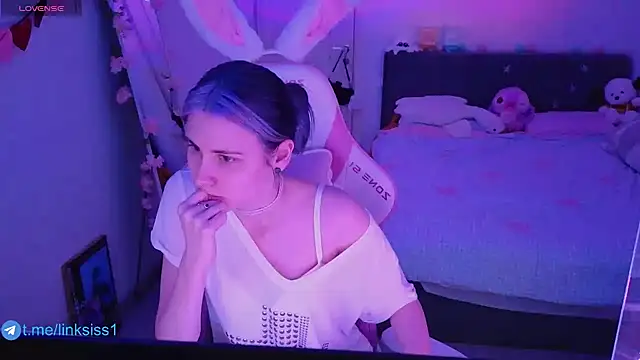 twicewetgirl online show from March 19, 2026, 10:48 am