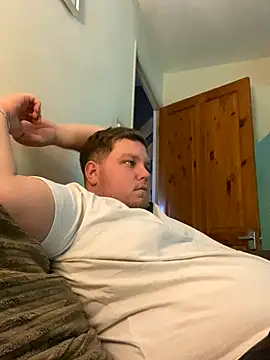 Lukeyboy027 online show from November 9, 2025, 3:16 pm