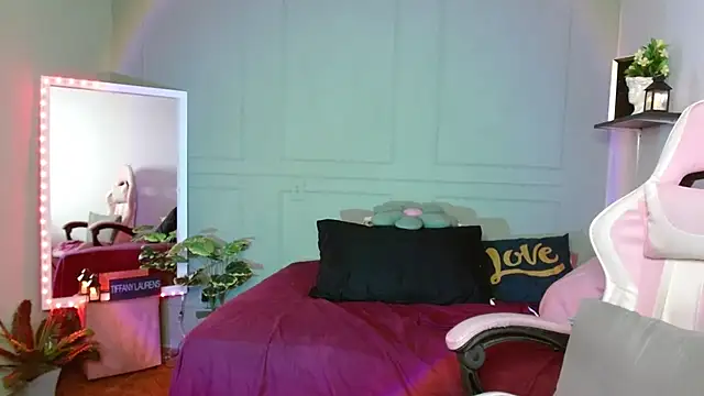 Snapshot of tiffany_laurens chatting on December 8, 2024, 12:19 pm tiffany laurens online show from December 8, 2024, 12:19 pm