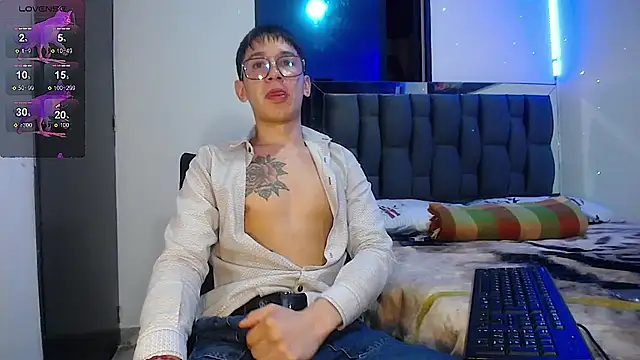 Snapshot of Mr_daren_ chatting on February 24, 2025, 8:25 pm Mr daren online show from February 24, 2025, 8:25 pm