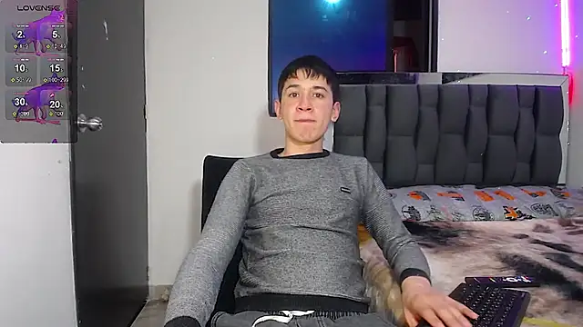 Snapshot of Mr_daren_ chatting on March 3, 2025, 8:32 pm Mr daren online show from March 3, 2025, 8:32 pm