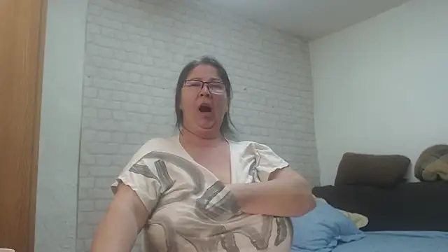 Snapshot of EmmaSquirt chatting on February 18, 2026, 11:56 pm EmmaSquirt online show from February 18, 2026, 11:56 pm