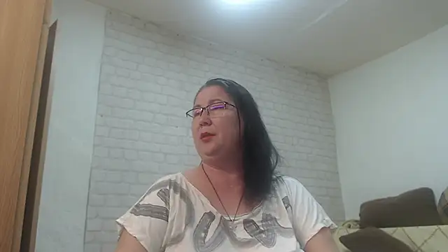 Snapshot of EmmaSquirt chatting on February 13, 2026, 9:15 pm EmmaSquirt online show from February 13, 2026, 9:15 pm