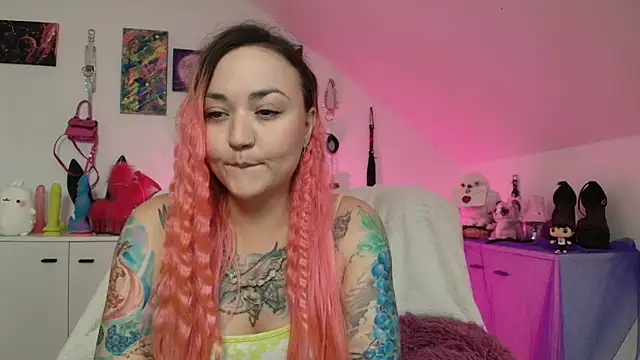 PinkHurricaneOfficial online show from September 15, 2025, 2:17 pm