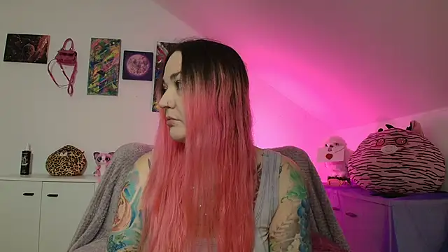 PinkHurricaneOfficial online show from December 3, 2025, 6:51 pm