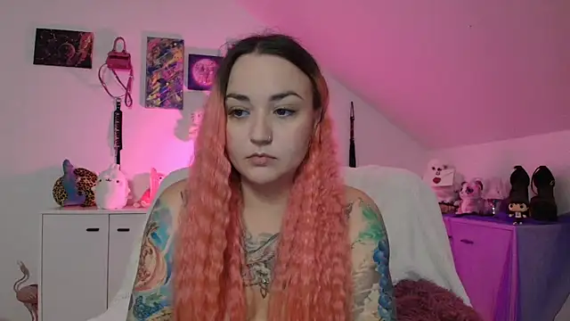 PinkHurricaneOfficial online show from September 18, 2025, 7:28 pm