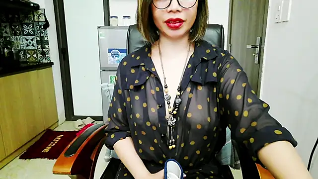 Miu-Le online show from November 19, 2025, 8:47 am