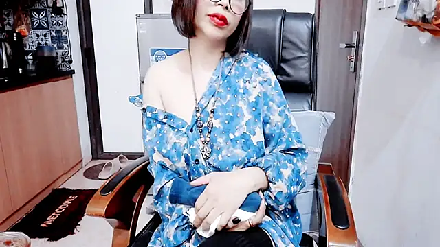 Miu-Le online show from February 10, 2026, 9:03 pm