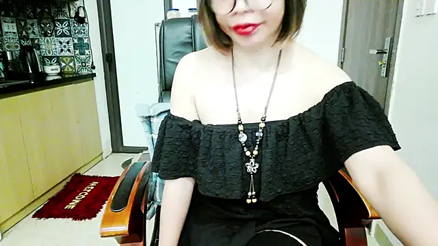 Miu-Le online show from November 8, 2025, 3:37 pm