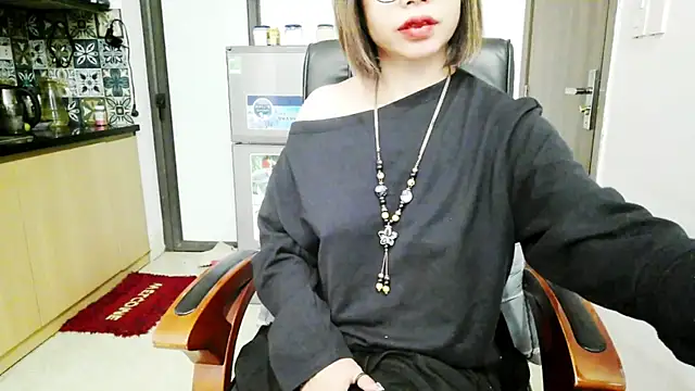 Miu-Le online show from November 24, 2025, 5:13 pm