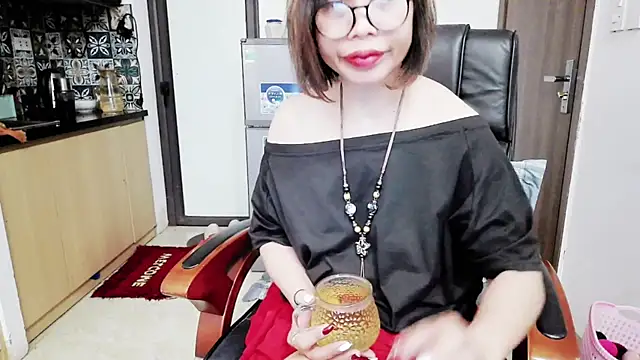 Miu-Le online show from October 24, 2025, 3:33 pm