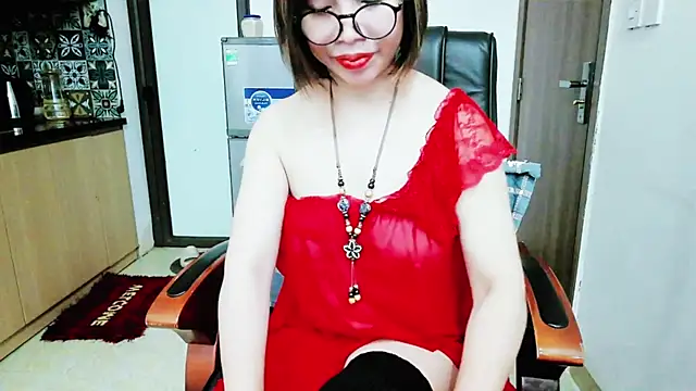 Miu-Le online show from November 11, 2025, 11:31 pm