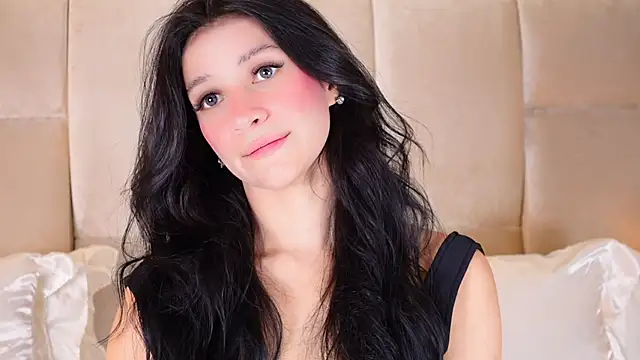 Snapshot of KiraKayleigh1 chatting on September 13, 2025, 12:32 am KiraKayleigh1 online show from September 13, 2025, 12:32 am